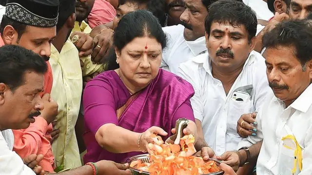 சசிகலா அதிமுக