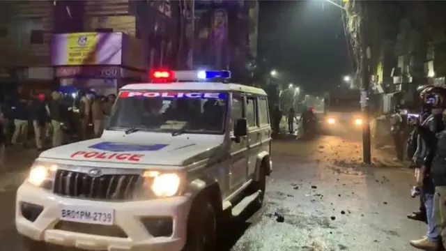 पुलिस का वाहन