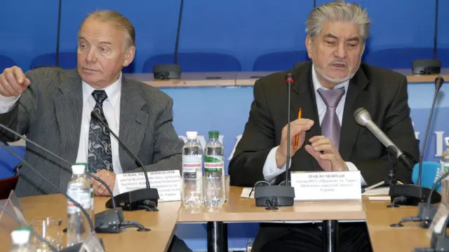 Олександр Пономарів разом із головою товариства української мови "Просвіта" Павлом Мовчаном