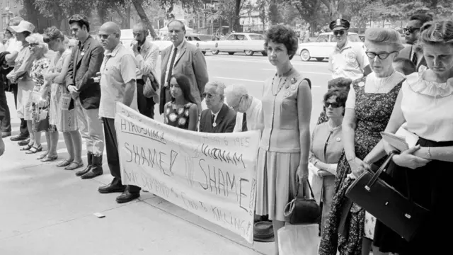 Protestas contra la guerra de Vietnam en las afueras de la Casa Blanca.