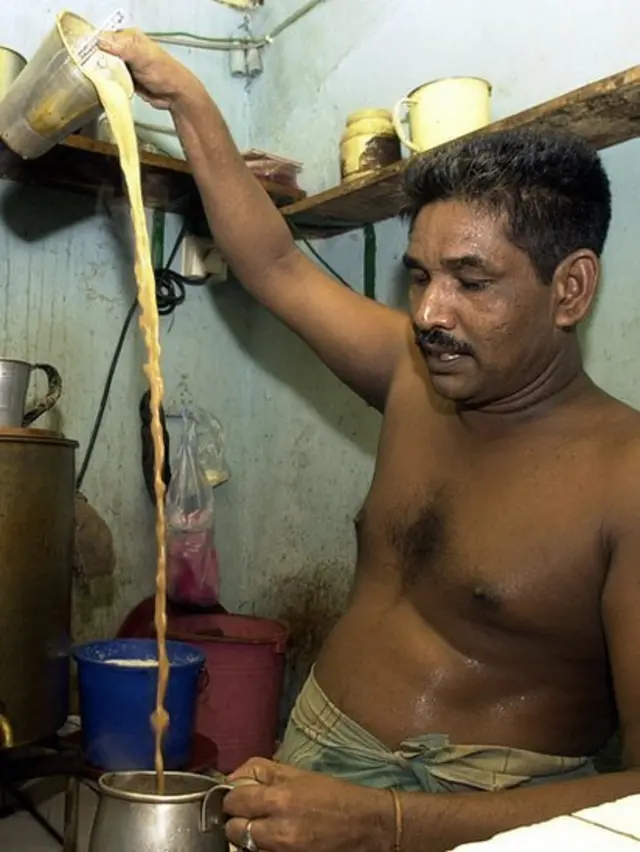 ආගන්තුකයකු වෙත තේ කෝප්පයක් පිළිගැන්වීමේදී සීනී වෙනමම ලබා දීම යෝග්‍ය බවයි අචාර්ය තවරාජා පෙන්වා දෙන්නේ