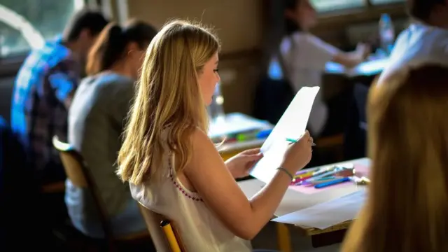 छात्र-छात्राएं