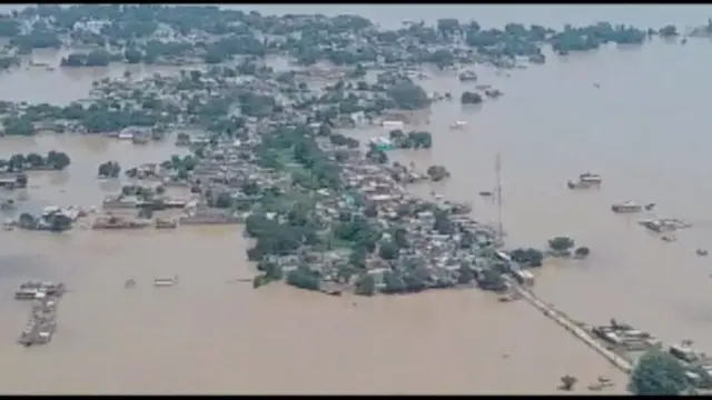 বন্যা দেখা দিচ্ছে ভারতের বিহারসহ উত্তর প্রদেশের বিস্তীর্ণ এলাকায়।