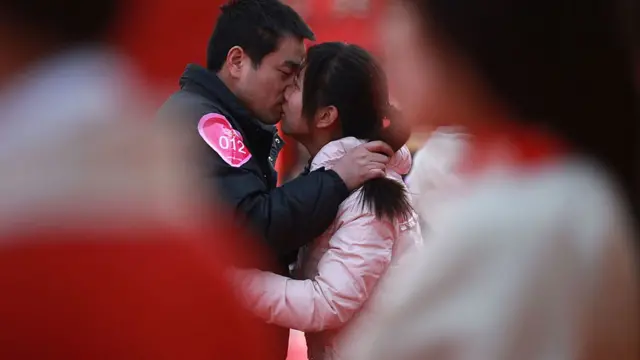 চীনে আগের বছরগুলোতে ভ্যালেন্টাইন ডে উদযাপিত হয়েছে যেরকম উৎসবমুখর পরিবেশে, এবার তা দেখা যাচ্ছে না।