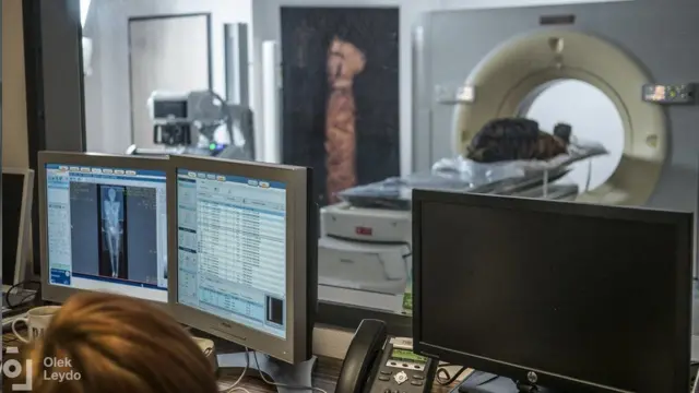 متخصص سی‌تی‌اسکن و رادیولوژیست‌ها هم در این فعالیت باستان شناسی کمک کرده‌اند