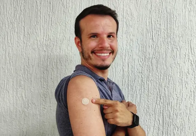 Rafael Silva após receber dose de vacina da Pfizer