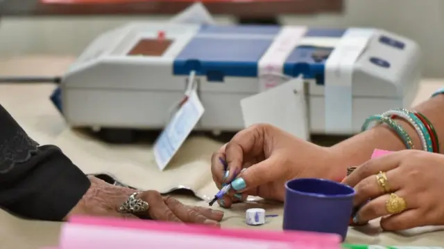 बिहार चुनाव: पहले चरण की 71 सीटों पर मतदान शुरू, कई दिग्गज मैदान में