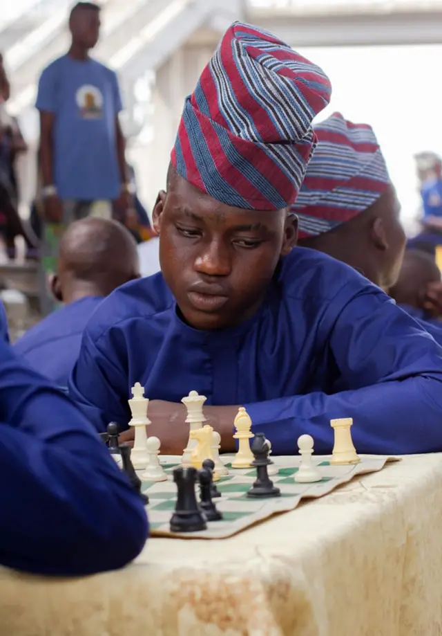 Aworan awọn ọmọ to kọ nipa ere Chess