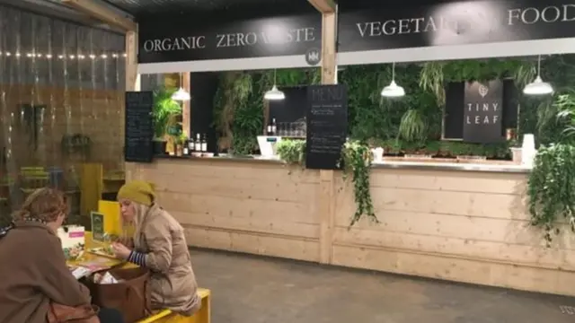 टिनी लीफ रेस्त्रां