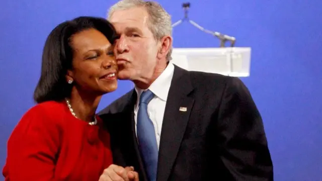 Даже бывшего президента США Джорджа Буша-младшего и бывшего госсекретаря Кондолизу Райс называли "офисными супругами"