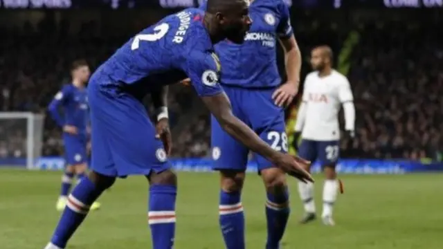 뤼디거 선수는 경기 이후 개인 SNS를 통해 토트넘 팬들에게 인종차별적 야유를 받았다고 밝혔다