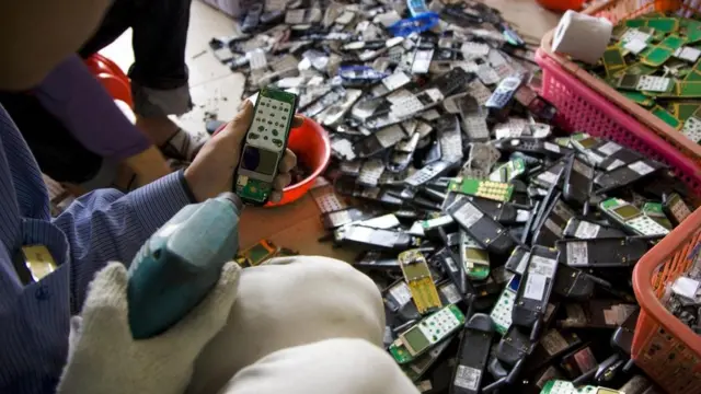 معادن قيمة داخل هواتفنا المحمولة