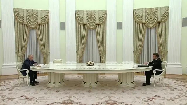 मस्कोमा पुटिन र माँक्रोले पाँच घण्टा छलफल गरेका थिए।