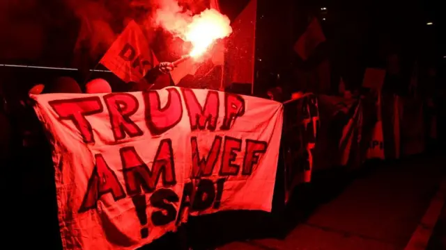 Демонстранты в Цюрихе протестуют против Трампа. И глобализации