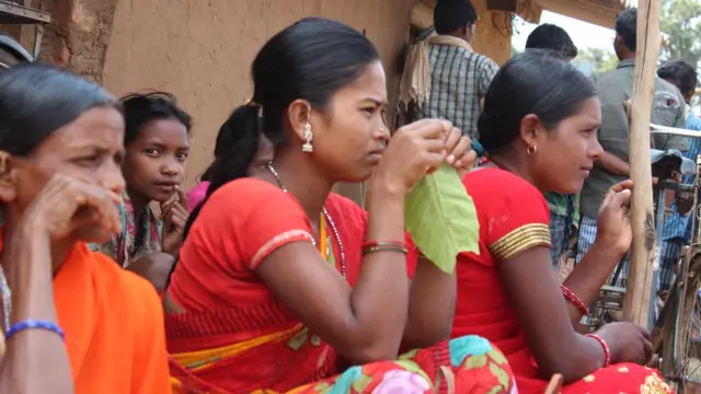 आदिवासी महिलाएं