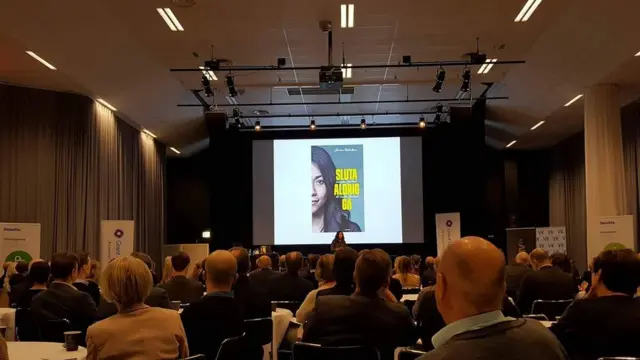 Christina Rickardsson dando una conferencia