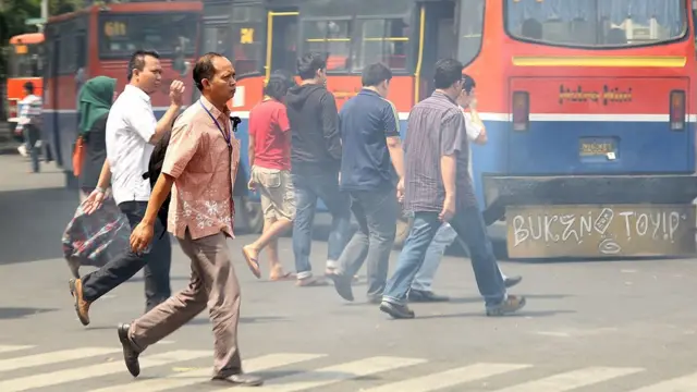 แนะนำให้สวมใส่หน้ากากอนามัยหากออกนอกบ้าน