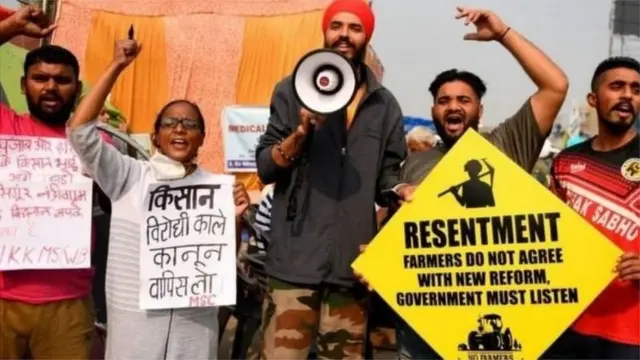ખેડૂતો છેલ્લા એક વર્ષથી ત્રણેય કૃષિ કાયદાઓ સામે આંદોલન કરી રહ્યા હતા.