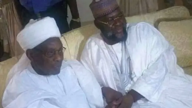 Khalifa Isyaka Rabu'u da shugaban kungiyar 'yan Izala na Najeriya, Sheikh Bala Lau, a wata ganawa da suka yi