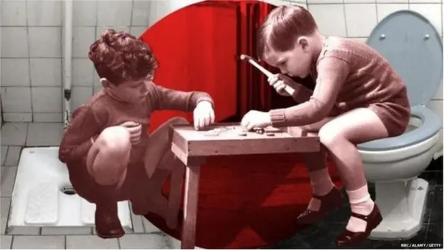 బాత్రూంలో జనాల వింత అలవాట్లు