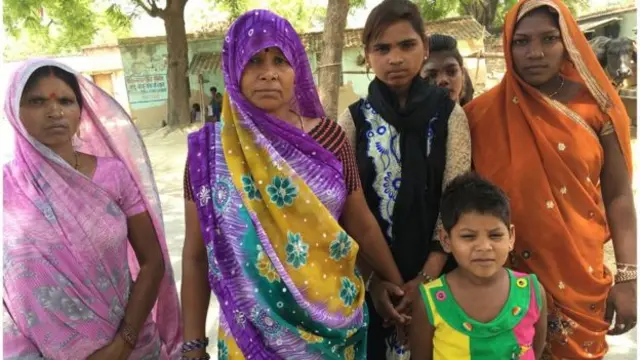 கழிப்பிட வசதிகள் குறித்து புகார் தெரிவித்த கிராமப் பெண்கள்