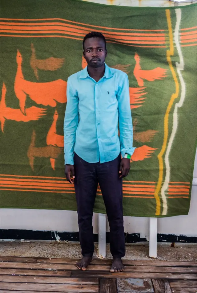 عز الدين عيسى، 18 عاما، وقضى عاما في ليبيا وكان يريد الهجرة إلى المملكة المتحدة.