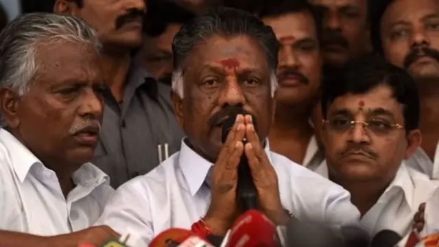 குற்றஞ்சாட்டப்பட்ட அரசியவாதிகளை தகுதிநீக்கம் செய்வது