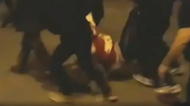 تصاویر ویدیویی از انتقال افرادی که در دورود مورد اصابت گلوله قرار گرفته بودند