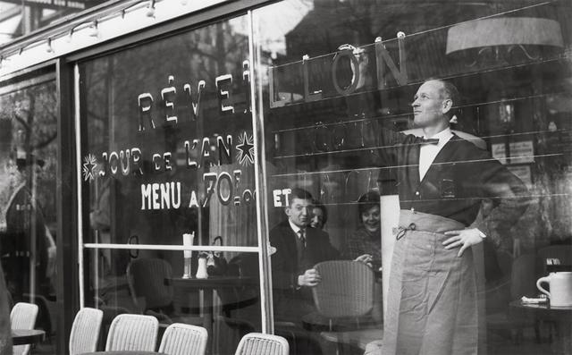 1956年香榭丽舍大街上的餐馆