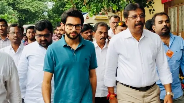 आदित्य ठाकरे यांच्यासोबत सुनील शिंदे