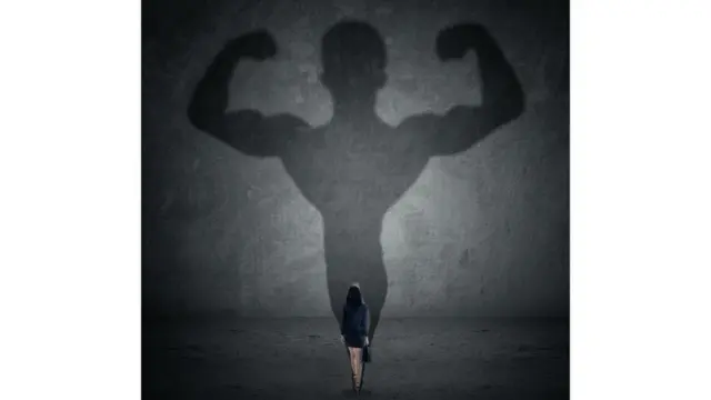 Los hombres deben hacer autocrítica, dice Ana Requena.