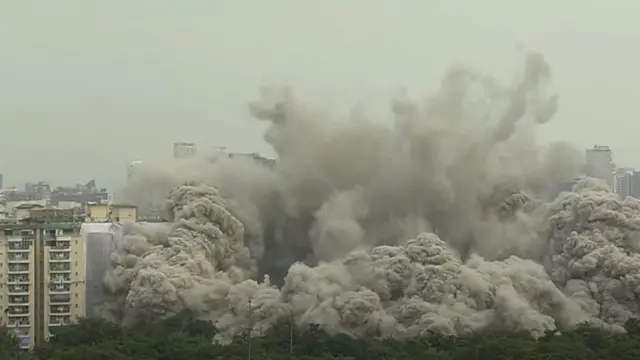 ध्वस्त हुआ ट्विन टावर