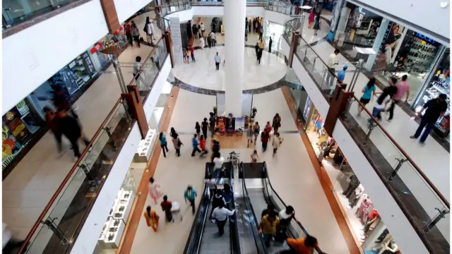 మహిళలు, మాల్స్, రైట్ టు సిట్