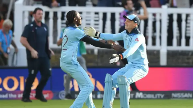 ஜோஃப்ரா ஆர்ச்சர் இங்கிலாந்தின் ஹீரோவானது எப்படி?