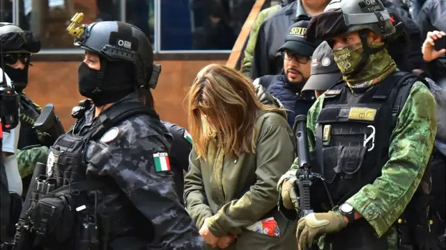 Arresto de una mujer supuestamente vinculada con el narcotráfico.