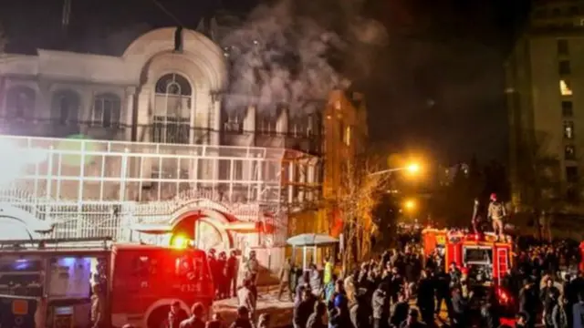 معترضان در مقابل ساختمان دیپلماتیک عربستان