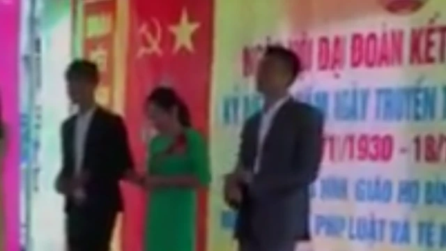 在義安共產黨的旗幟下歌唱上帝