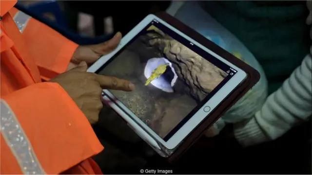 Tayland'da mağarada mahsur kalan çocuklara yönelik kurtarma operasyonu