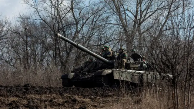 Українські військові біля Бахмута