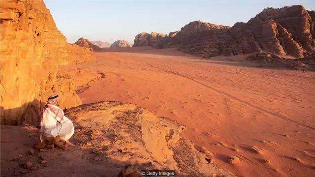 阿拉伯语中"bedu"的意思是"住在沙漠里的人"。