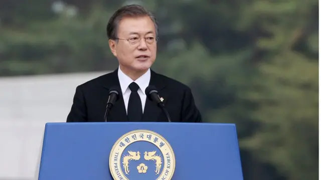 문재인 대통령이 6일 오전 서울 동작구 국립현충원에서 열린 제64회 현충일 추념식에서 추념사를 하고 있다