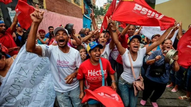 Seguidores del chavismo salieron a las calles para mostrar su apoyo al gobierno.