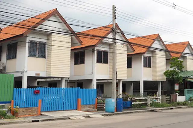 ภาพโครงการบ้านเอื้ออาทร รังสิต บนเว็บไซต์ของพิพิธภัณฑ์เสมือน (Virtual Museum) การเรียนรู้ด้านการพัฒนาที่อยู่อาศัยในประเทศไทย การเคหะแห่งชาติ