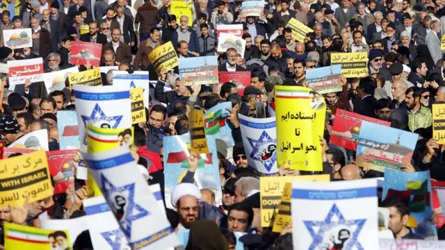 تظاهرات معترضان ایرانی در تهران بعد از نماز جمعه