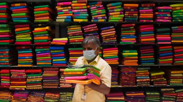 இந்தியாவில் இன்று முதல் திறக்கப்படும் வழிபாட்டு தலங்கள், ஷாப்பிங் மால்கள்