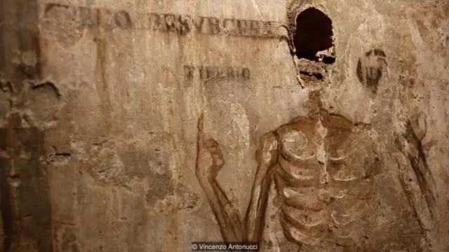 Para bangsawan menyimpan kepala mereka secara terpisah karena dianggap sebagai 'tempat duduk jiwa'.