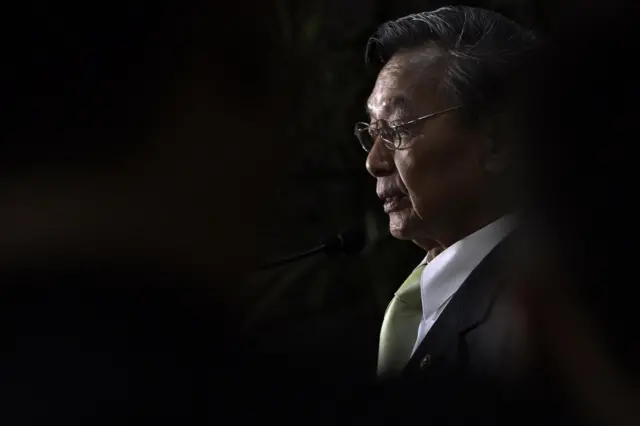 ชวน หลีกภัย