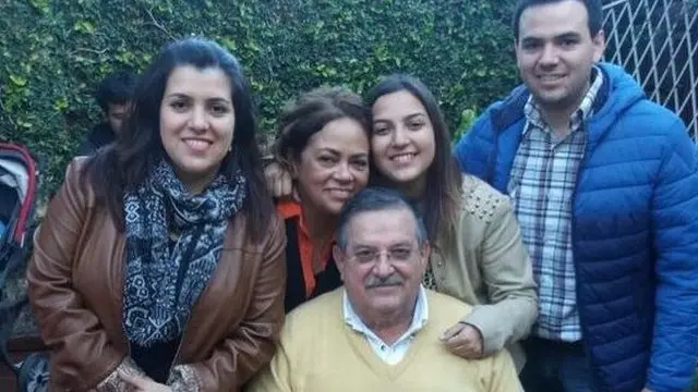 El doctor Díez, rodeado de su familia.