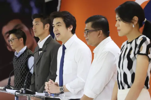 นายปิยบุตรนำการแถลงข่าวที่คณะก้าวหน้า