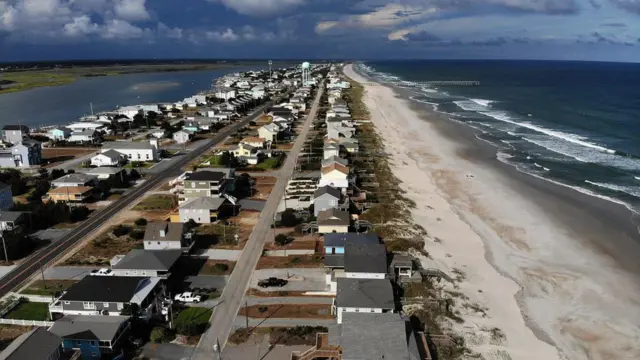 அச்சுறுத்தும் சூறாவளி